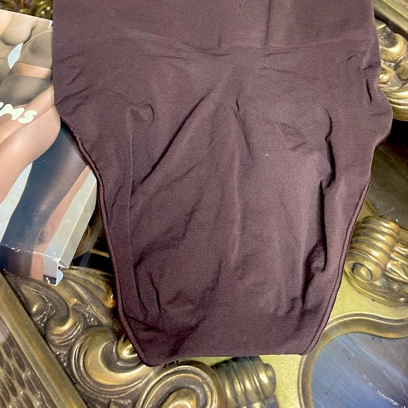 SKIMS 🤎 Core Control Briefs - Picture 5 of 8